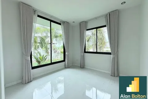 Casa de 4 dormitorios en Pattaya, Tailandia № 210797 - foto 10