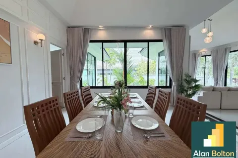 Casa de 4 dormitorios en Pattaya, Tailandia № 210797 - foto 8