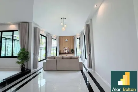 Casa de 4 dormitorios en Pattaya, Tailandia № 210797 - foto 6