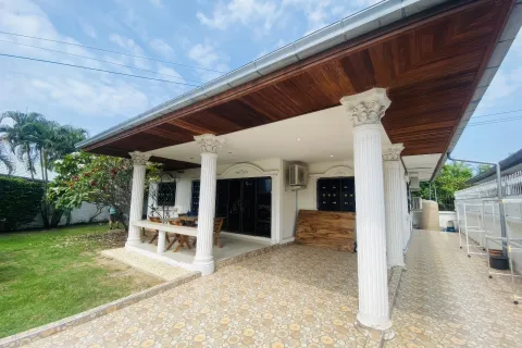 House in Pattaya, Thailand 3 bedrooms № 155639 - photo 2