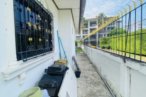 House in Pattaya, Thailand 3 bedrooms № 155639 - photo 26