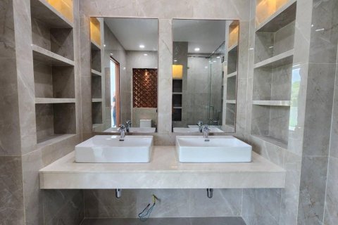 Villa in Phuket, Thailand 4 bedrooms № 155022 - photo 9