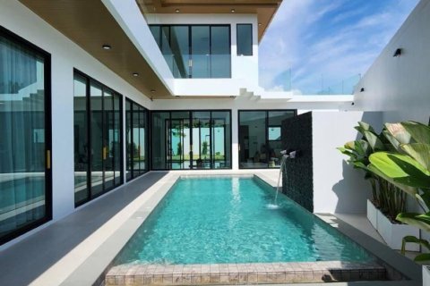 Villa in Phuket, Thailand 4 bedrooms № 155022 - photo 1