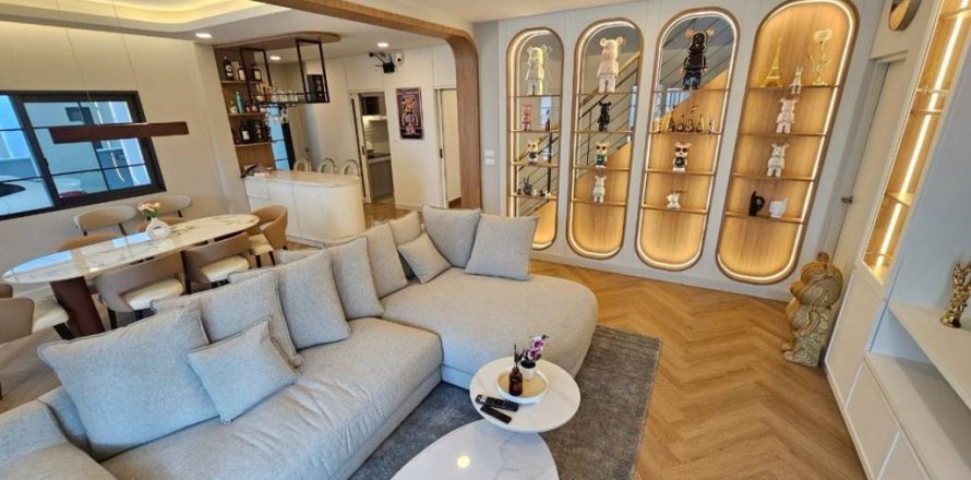 Дом в Бангкоке, Таиланд с 4 спальнями  № 153812