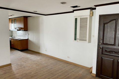 Condo in Watthana, Bangkok, Thailand, 3 bedrooms  № 161130 - photo 8