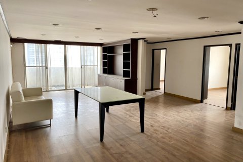 Condo in Watthana, Bangkok, Thailand, 3 bedrooms  № 161130