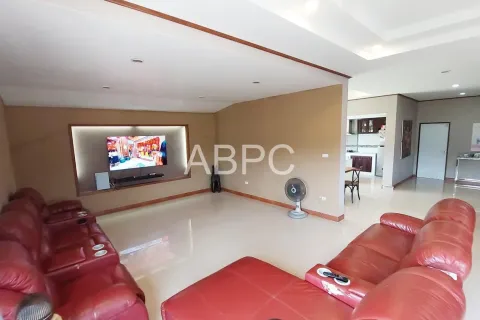 Casa de 5 dormitorios en Pattaya, Tailandia № 211984 - foto 5