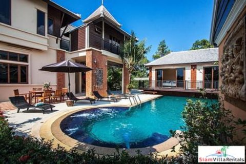 House in Pattaya, Thailand 5 bedrooms № 192909