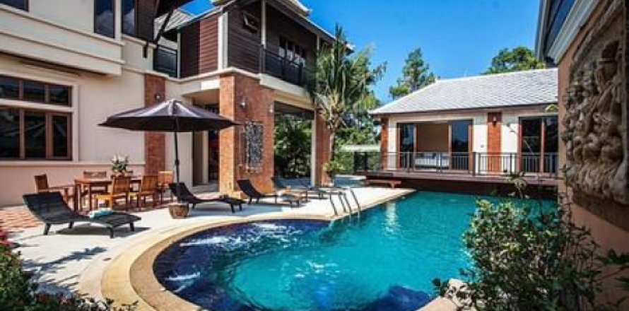House in Pattaya, Thailand 5 bedrooms № 192909