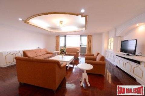 Apartment in Bangkok, Thailand 3 bedrooms № 192911