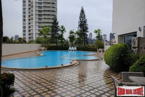 Apartment in Bangkok, Thailand 3 bedrooms № 192911 - photo 3