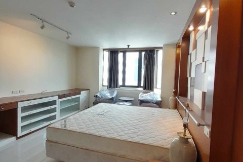 Studio in the Condo in Khlong Toei, Bangkok, Thailand  № 162031 - photo 4