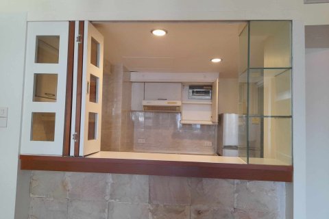 Studio in the Condo in Khlong Toei, Bangkok, Thailand  № 162031 - photo 2