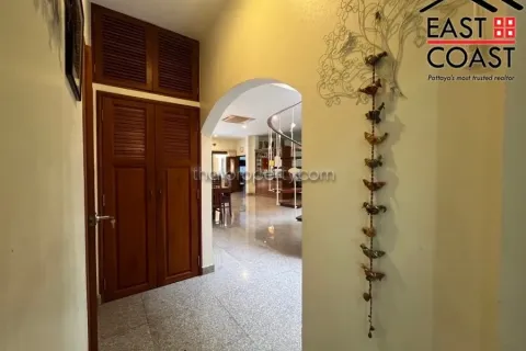 Casa de 6 dormitorios en Pattaya, Tailandia № 212699 - foto 7