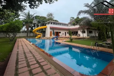 Casa de 6 dormitorios en Pattaya, Tailandia № 212699 - foto 16