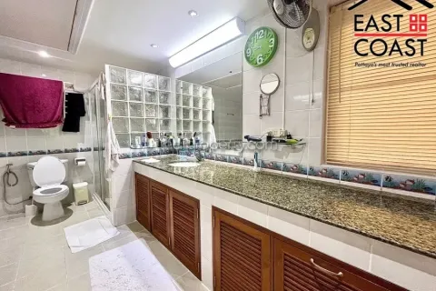 Casa de 6 dormitorios en Pattaya, Tailandia № 212699 - foto 6