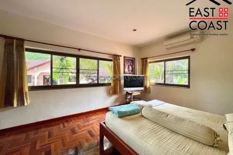 Casa de 6 dormitorios en Pattaya, Tailandia № 212699 - foto 5