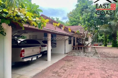 Casa de 6 dormitorios en Pattaya, Tailandia № 212699 - foto 20