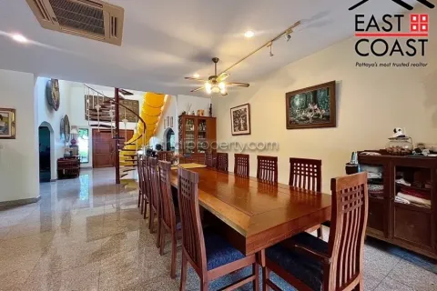 Casa de 6 dormitorios en Pattaya, Tailandia № 212699 - foto 2