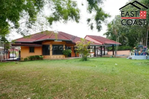 Casa de 3 dormitorios en Pattaya, Tailandia № 212702 - foto 2