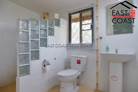 Casa de 3 dormitorios en Pattaya, Tailandia № 212702 - foto 11