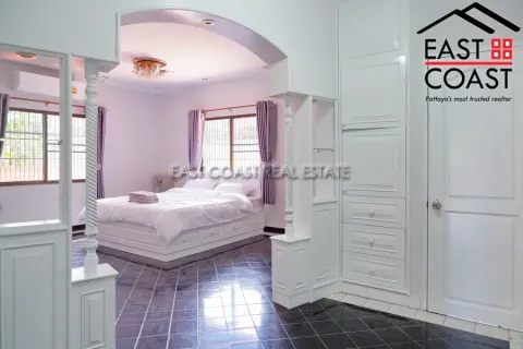 Casa de 3 dormitorios en Pattaya, Tailandia № 212702 - foto 4