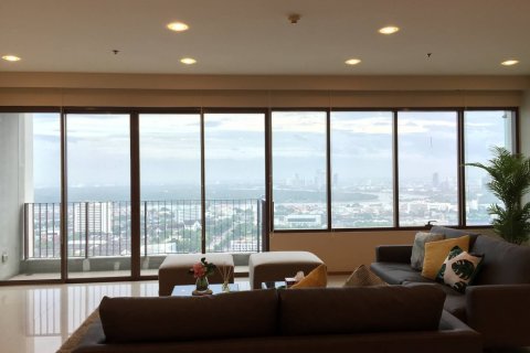 Condo in Bangkok, Thailand, 4 bedrooms  № 144054 - photo 2