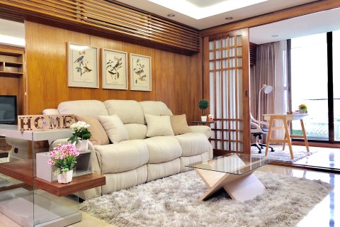 Condo in Bangkok, Thailand, 2 bedrooms  № 144051 - photo 1