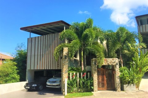 Villa in Phuket, Thailand 4 bedrooms № 146158 - photo 1