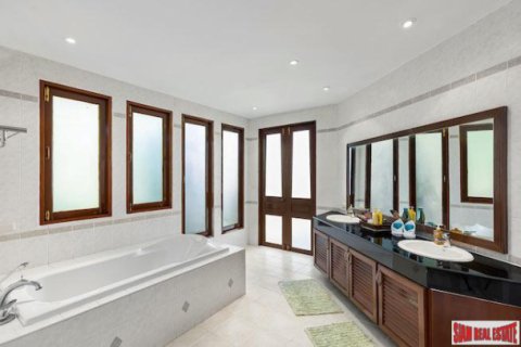 Вилла в Камале, Таиланд с 7 спальнями  № 156769 - фото 27