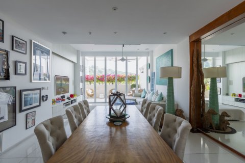 Condo in Phuket, Thailand, 2 bedrooms  № 140826 - photo 12