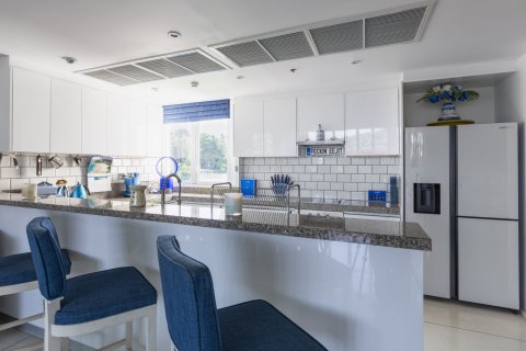 Condo in Phuket, Thailand, 2 bedrooms  № 140826 - photo 13