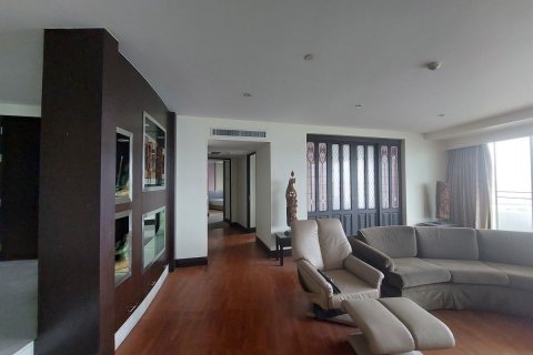 Condo in Khlong San, Bangkok, Thailand, 2 bedrooms  № 134001 - photo 2