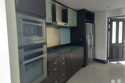 Condo in Khlong San, Bangkok, Thailand, 2 bedrooms  № 134001 - photo 7