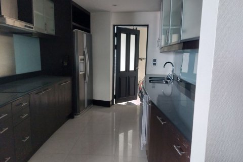 Condo in Khlong San, Bangkok, Thailand, 2 bedrooms  № 134001 - photo 8