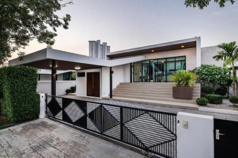 Villa à Pattaya, Thaïlande 3 chambres № 133998 - photo 1