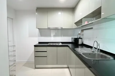 Condo in Huai Khwang, Bangkok, Thailand, 3 bedrooms № 164589 - photo 3