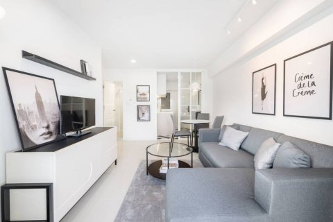Condo in Bangkok, Thailand, 2 bedrooms  № 157695 - photo 3