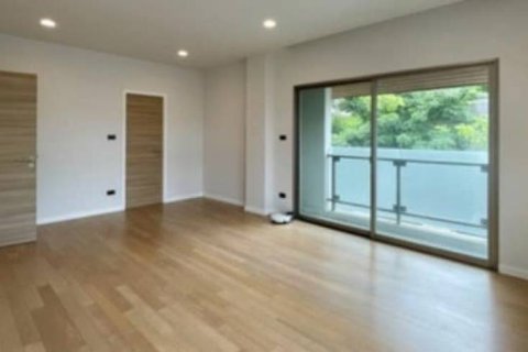 Дом в Бангкоке, Таиланд с 3 спальнями  № 158732 - фото 5