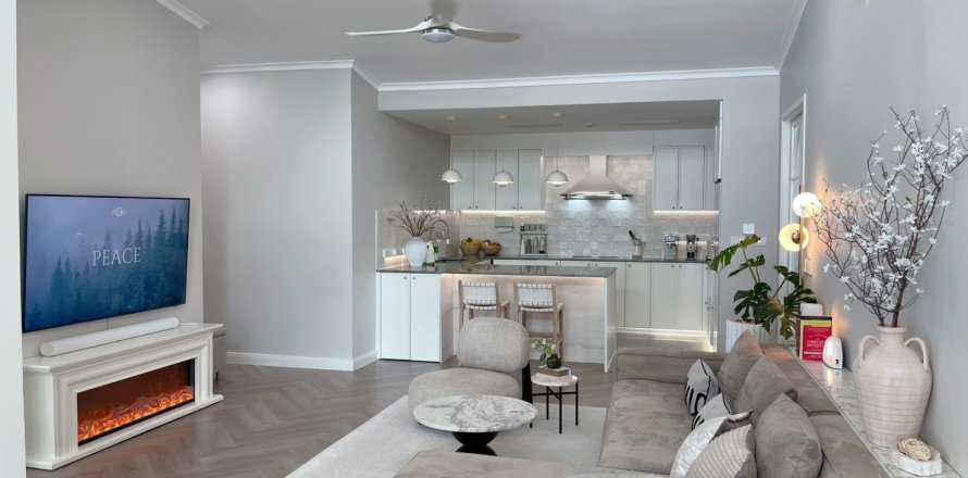 Condo in Bangkok, Thailand, 3 bedrooms  № 171499