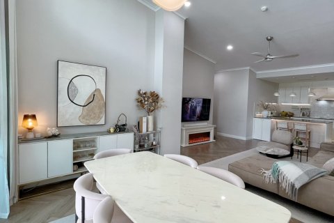 Condo in Bangkok, Thailand, 3 bedrooms  № 171499 - photo 7