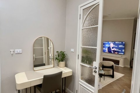 Condo in Bangkok, Thailand, 3 bedrooms  № 171499 - photo 14