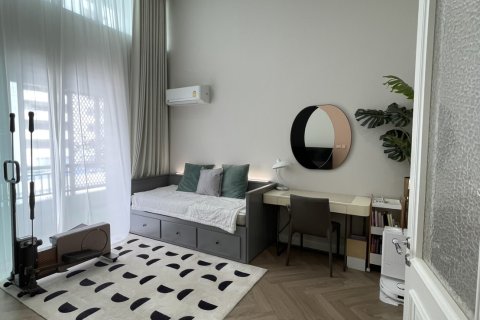 Condo in Bangkok, Thailand, 3 bedrooms  № 171499 - photo 12