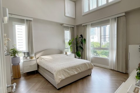 Condo in Bangkok, Thailand, 3 bedrooms  № 171499 - photo 11