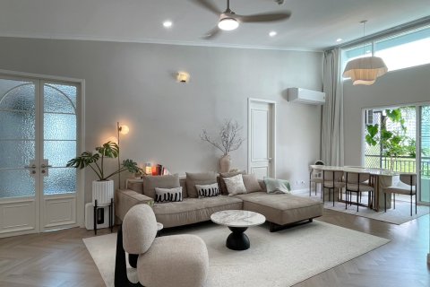 Condo in Bangkok, Thailand, 3 bedrooms  № 171499 - photo 2