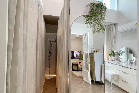 Condo in Bangkok, Thailand, 3 bedrooms  № 171499 - photo 9