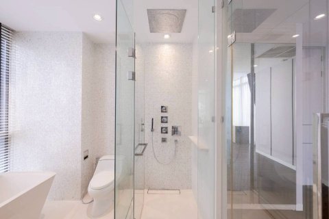 Condo in Bangkok, Thailand, 2 bedrooms  № 171497 - photo 19