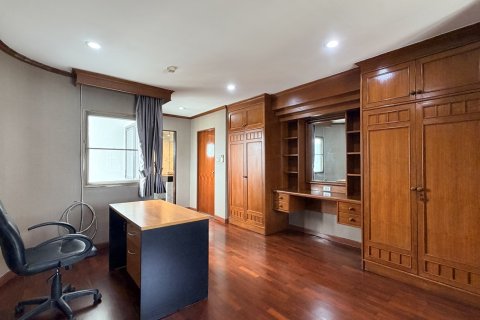Condo à Khlong Toei, Bangkok, Thaïlande, 3 chambres № 201325 - photo 18