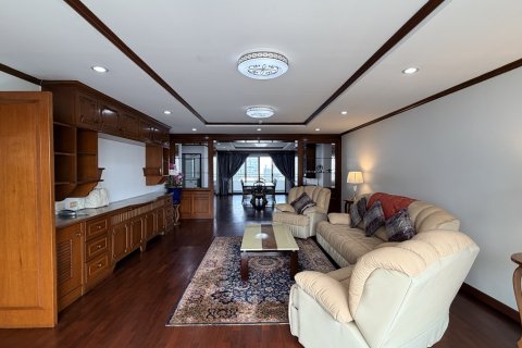 Condo à Khlong Toei, Bangkok, Thaïlande, 3 chambres № 201325 - photo 5