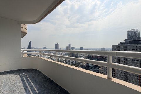Condo à Khlong Toei, Bangkok, Thaïlande, 3 chambres № 201325 - photo 8
